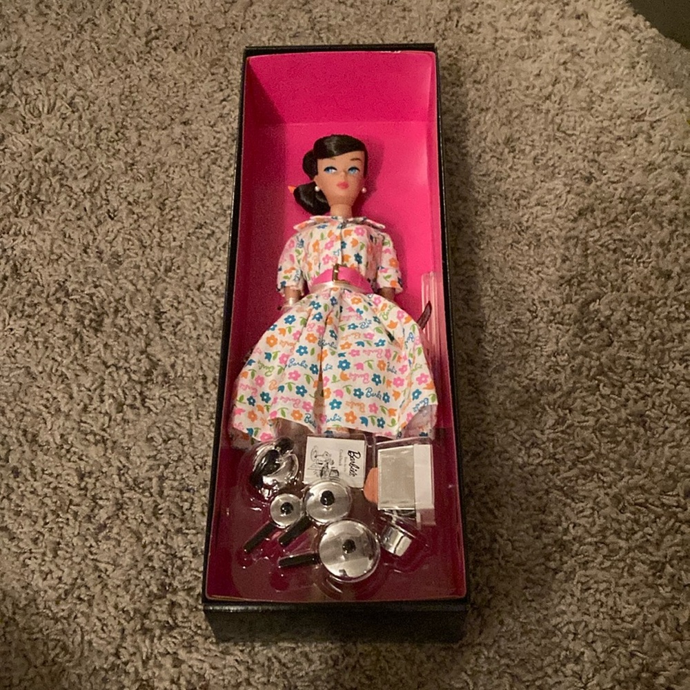 New Barbie learns to cook platinum label